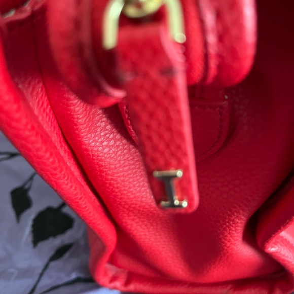 Isaac Mizrahi Red Bag with gold accents - Picture 4 of 16